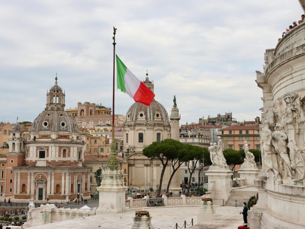 how to get golden visa in italy